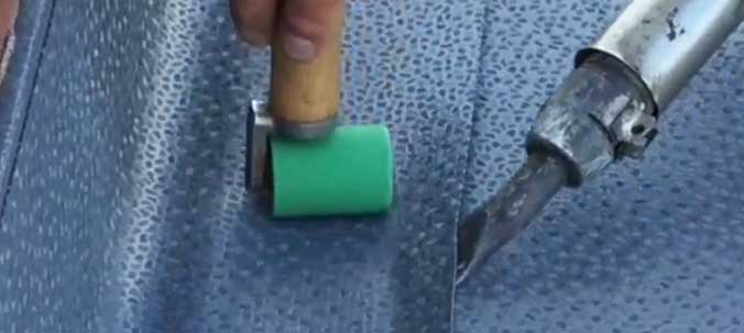 Wind, rain and flat roofs – the risks